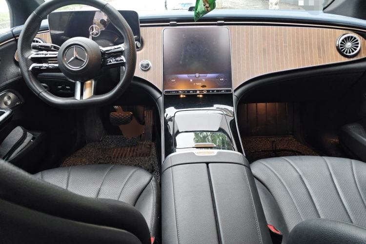 Used Mercedes-Benz EQE 2022 350 Pioneer Edition Center Console