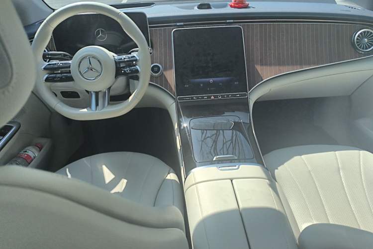 Used Mercedes-Benz EQE 2022 350 Luxury Edition Center Console
