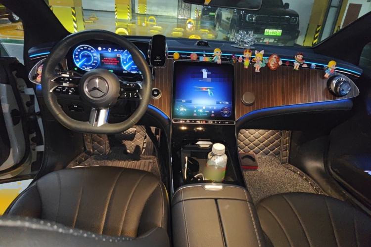 Used Mercedes-Benz EQE 2022 350 Luxury Edition Center Console