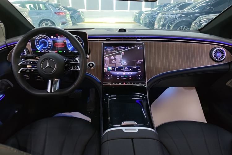 Used Mercedes-Benz EQE 2022 350 Luxury Edition Center Console