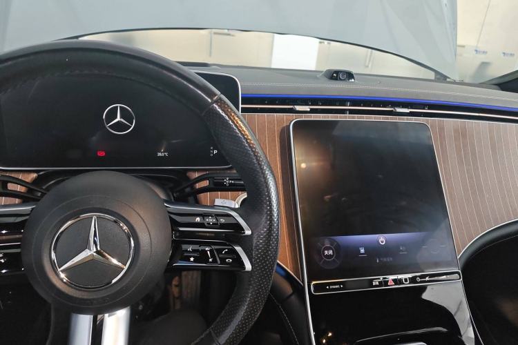 Used Mercedes-Benz EQE 2022 350 Luxury Edition Center Console