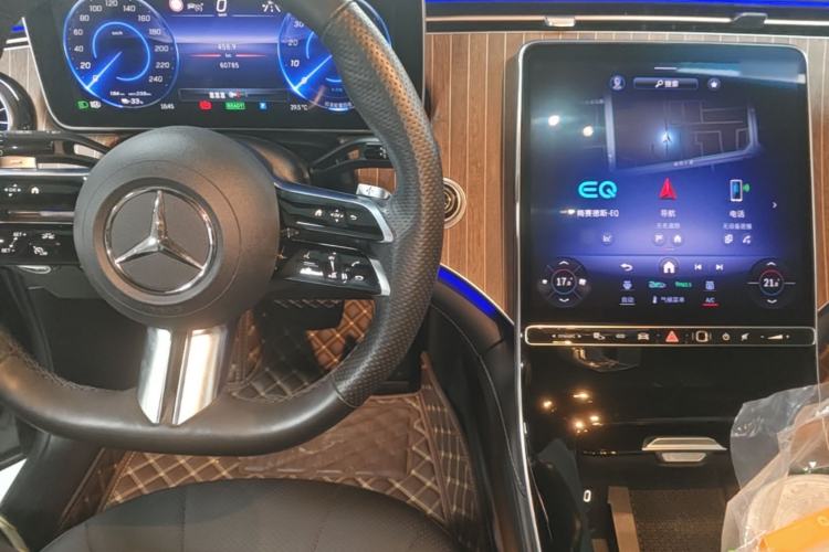 Used Mercedes-Benz EQE 2022 350 Luxury Edition Center Console