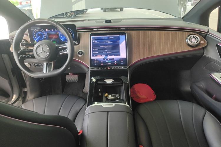 Used Mercedes-Benz EQE 2022 350 Luxury Edition Center Console