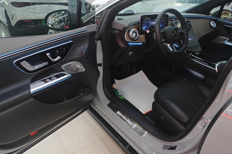 Used Mercedes-Benz EQE 2022 350 Luxury Edition Driver Seat