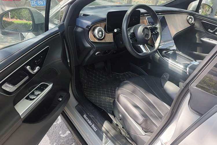 Used Mercedes-Benz EQE 2022 350 Pioneer Edition Driver Seat