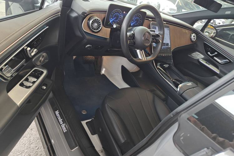 Used Mercedes-Benz EQE 2022 350 Luxury Edition Driver Seat