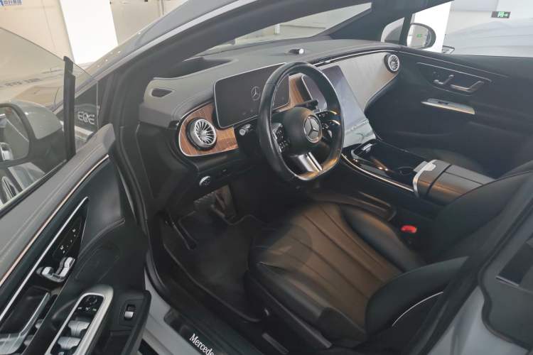 Used Mercedes-Benz EQE 2022 350 Luxury Edition Driver Seat