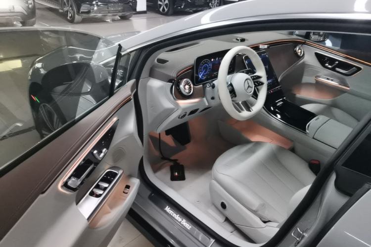 Used Mercedes-Benz EQE 2022 350 Luxury Edition Driver Seat