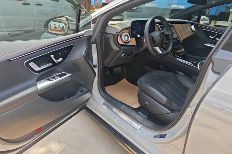 Used Mercedes-Benz EQE 2022 350 Luxury Edition Driver Seat