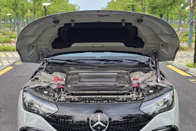 Used Mercedes-Benz EQE 2022 350 Luxury Edition Engine Bay
