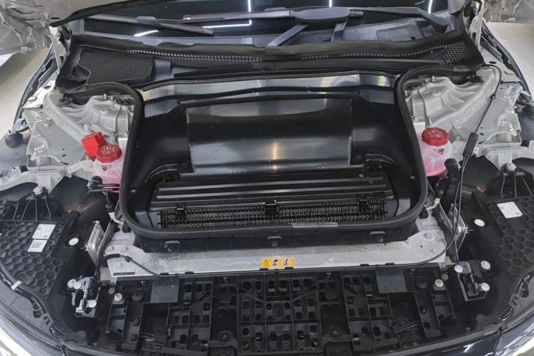 Used Mercedes-Benz EQE 2022 350 Luxury Edition Engine Bay