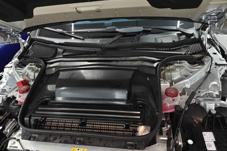 Used Mercedes-Benz EQE 2022 350 Luxury Edition Engine Bay
