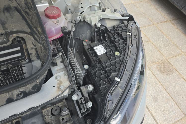 Used Mercedes-Benz EQE 2022 350 First Edition Special Version Engine Bay Left