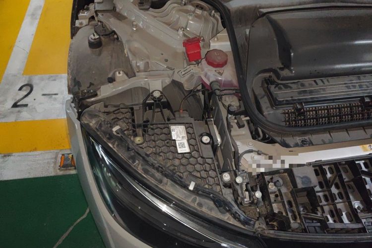 Used Mercedes-Benz EQE 2022 350 Luxury Edition Engine Bay Right