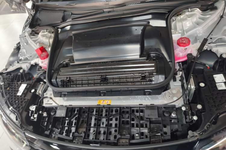 Used Mercedes-Benz EQE 2022 350 Luxury Edition Engine Bay