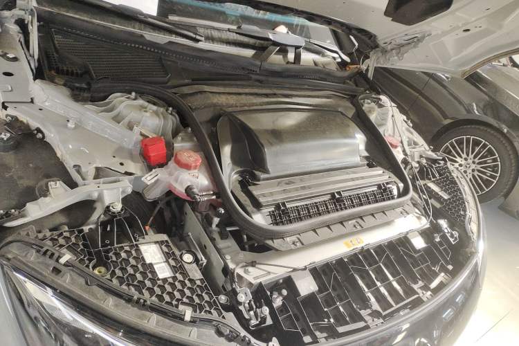Used Mercedes-Benz EQE 2022 350 Luxury Edition Engine Bay