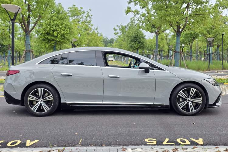 Used Mercedes-Benz EQE 2022 350 Luxury Edition Exterior 4