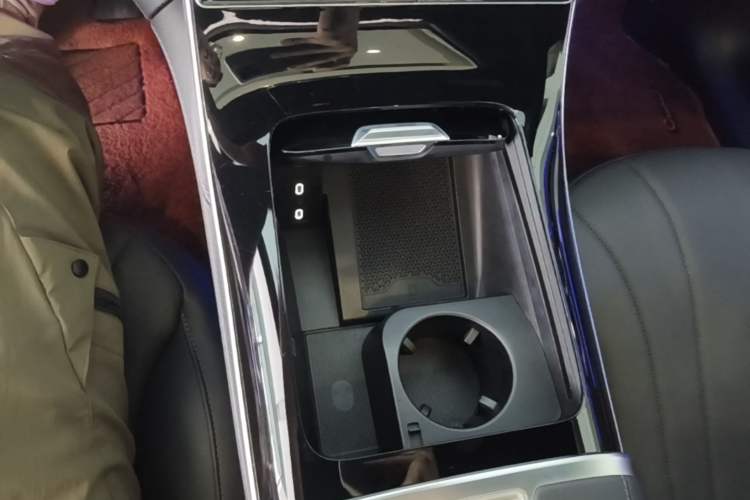 Used Mercedes-Benz EQE 2022 350 Luxury Edition Gear Lever