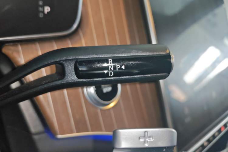 Used Mercedes-Benz EQE 2022 350 Luxury Edition Gear Lever