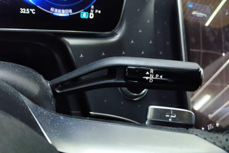 Used Mercedes-Benz EQE 2022 350 First Edition Special Version Gear Lever