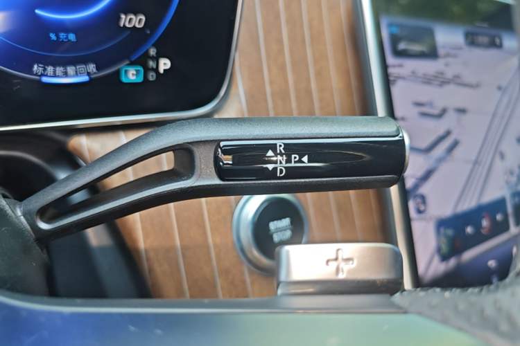 Used Mercedes-Benz EQE 2022 350 Luxury Edition Gear Lever