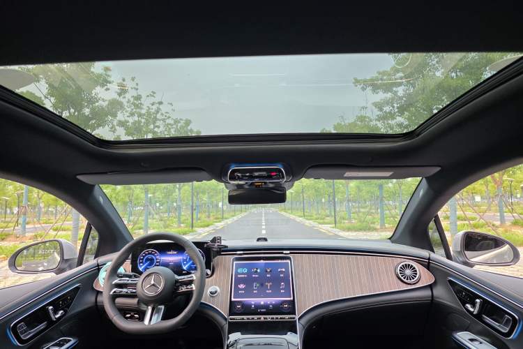 Used Mercedes-Benz EQE 2022 350 Luxury Edition Headliner