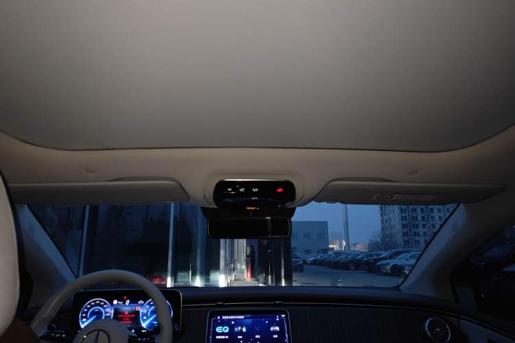 Used Mercedes-Benz EQE 2022 350 Luxury Edition Headliner