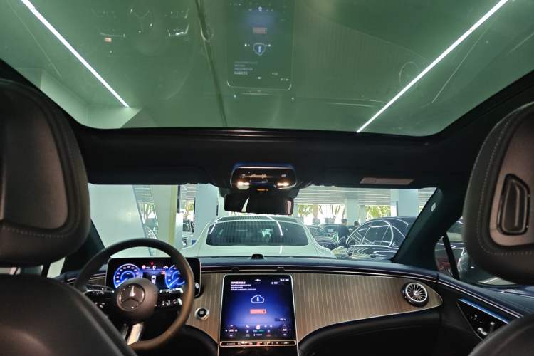 Used Mercedes-Benz EQE 2022 350 Luxury Edition Headliner