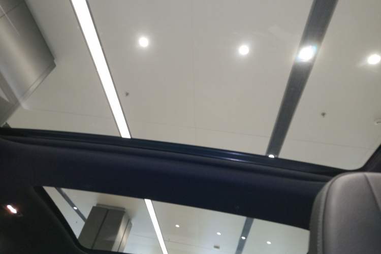 Used Mercedes-Benz EQE 2022 350 First Edition Special Version Headliner