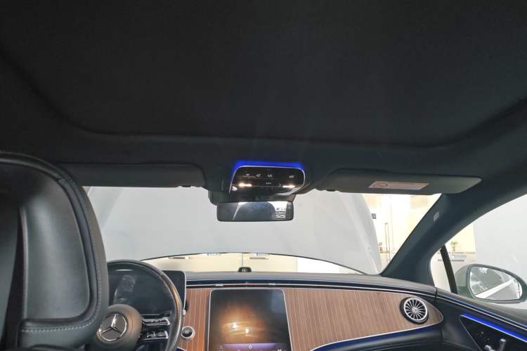 Used Mercedes-Benz EQE 2022 350 Luxury Edition Headliner