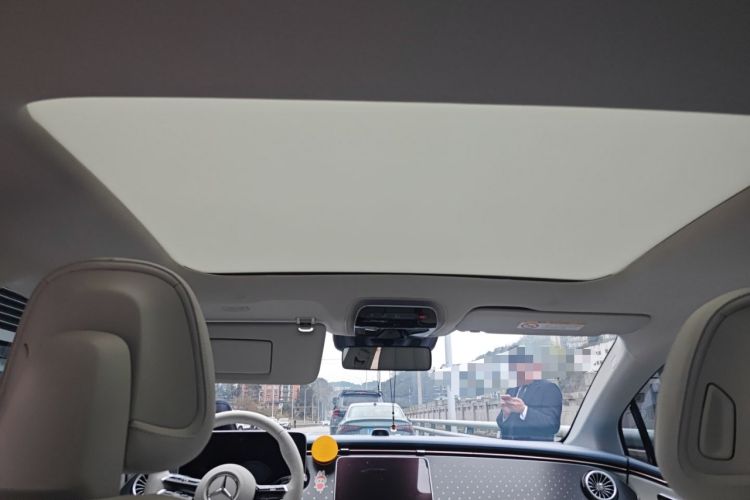 Used Mercedes-Benz EQE 2022 350 First Edition Special Version Headliner