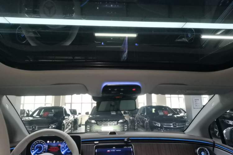 Used Mercedes-Benz EQE 2022 350 Luxury Edition Headliner