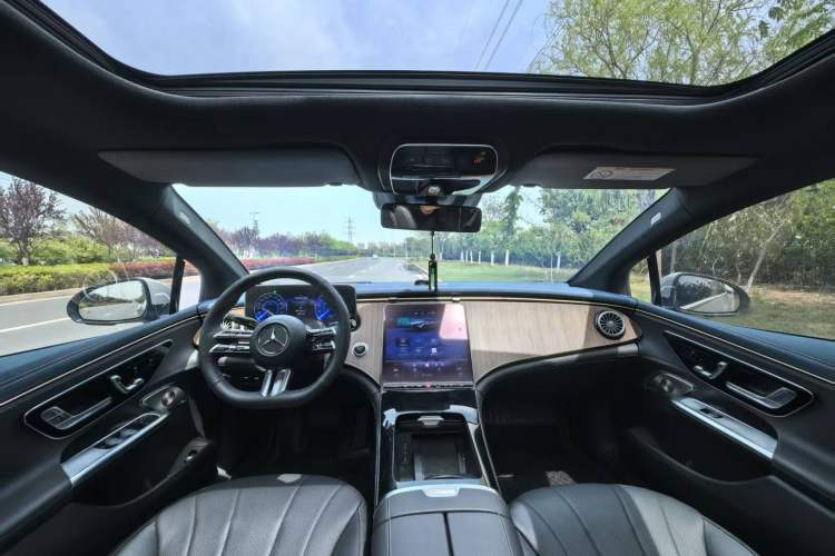 Used Mercedes-Benz EQE 2022 350 Luxury Edition Headliner