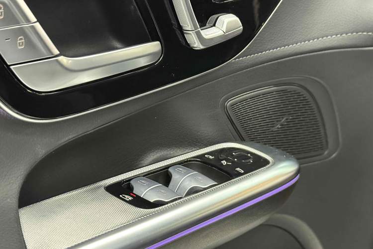 Used Mercedes-Benz EQE 2022 350 Luxury Edition Interior 10