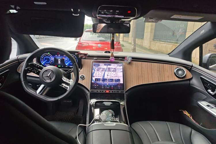 Used Mercedes-Benz EQE 2022 350 Pioneer Edition Interior 2