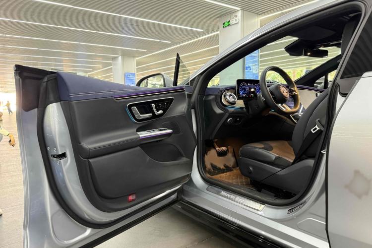 Used Mercedes-Benz EQE 2022 350 Luxury Edition Interior 2