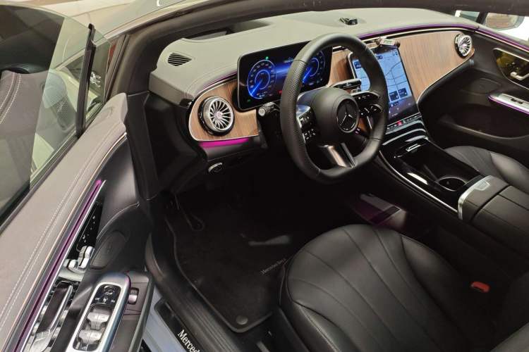 Used Mercedes-Benz EQE 2022 350 Luxury Edition Interior 3