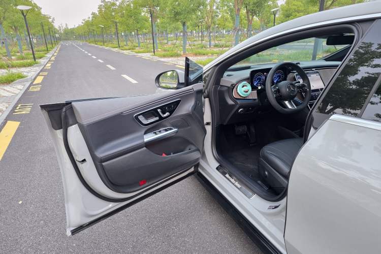 Used Mercedes-Benz EQE 2022 350 Luxury Edition Interior 3