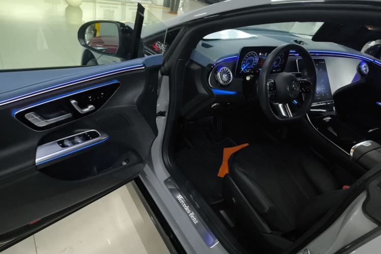 Used Mercedes-Benz EQE 2022 350 First Edition Special Version Interior 3