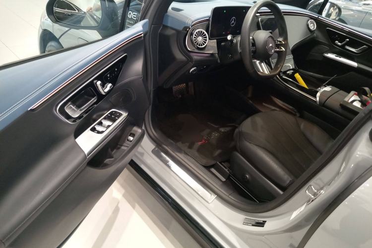 Used Mercedes-Benz EQE 2022 350 First Edition Special Version Interior 3