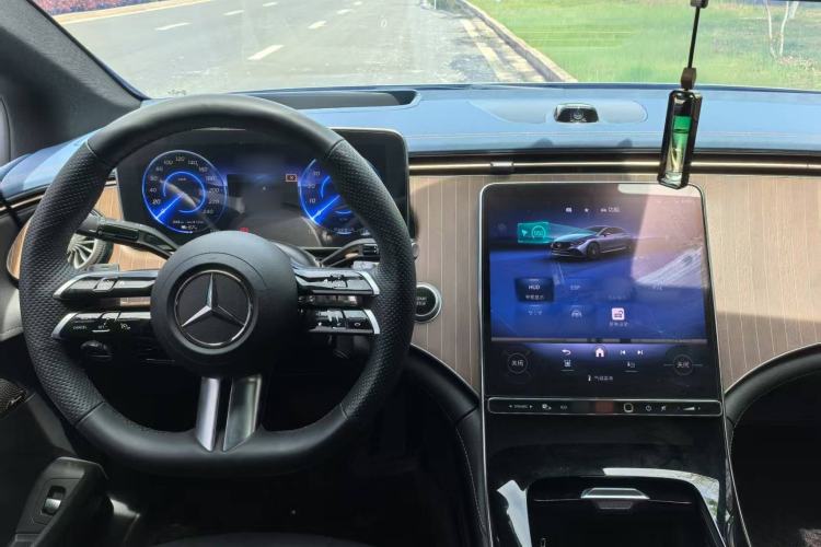 Used Mercedes-Benz EQE 2022 350 Luxury Edition Interior 3