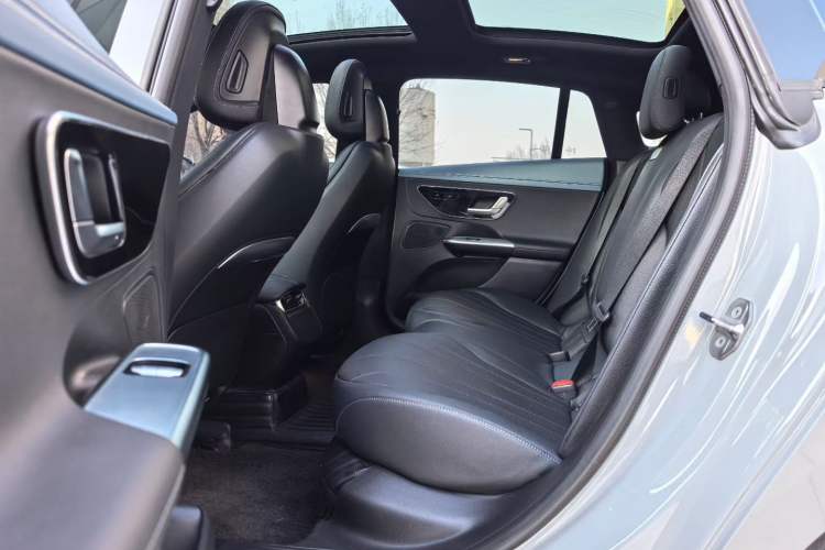 Used Mercedes-Benz EQE 2022 350 First Edition Special Version Interior 3