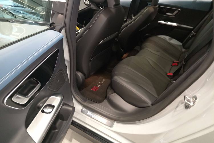 Used Mercedes-Benz EQE 2022 350 First Edition Special Version Interior 4