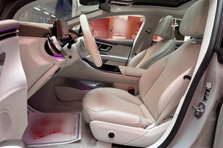 Used Mercedes-Benz EQE 2022 350 Luxury Edition Interior 4