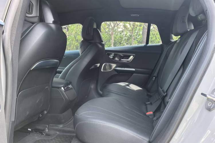 Used Mercedes-Benz EQE 2022 350 Luxury Edition Interior 4