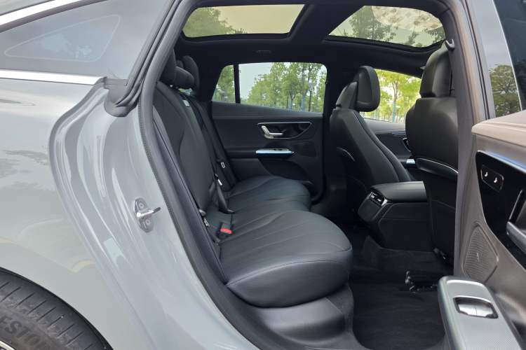 Used Mercedes-Benz EQE 2022 350 Luxury Edition Interior 6