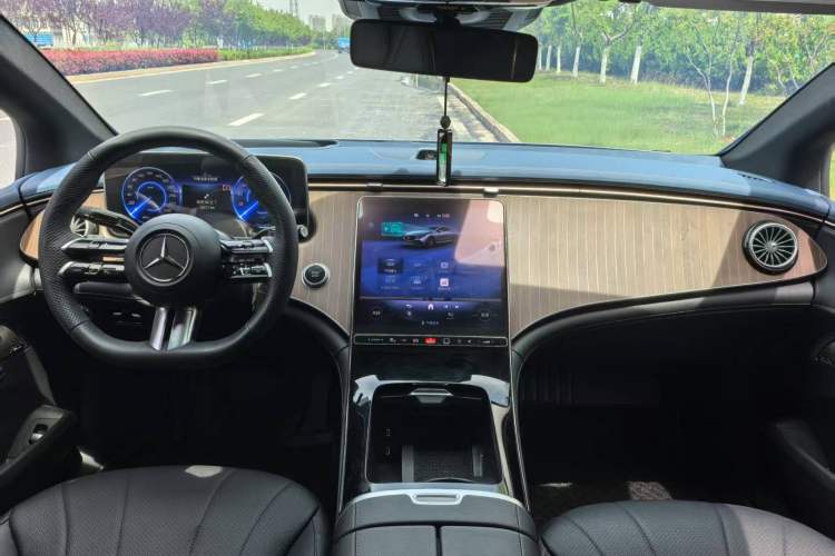 Used Mercedes-Benz EQE 2022 350 Luxury Edition Interior 6