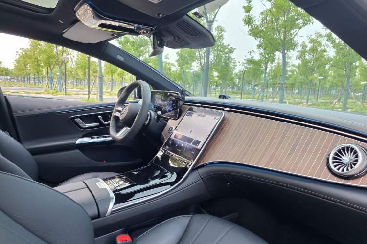 Used Mercedes-Benz EQE 2022 350 Luxury Edition Interior 8