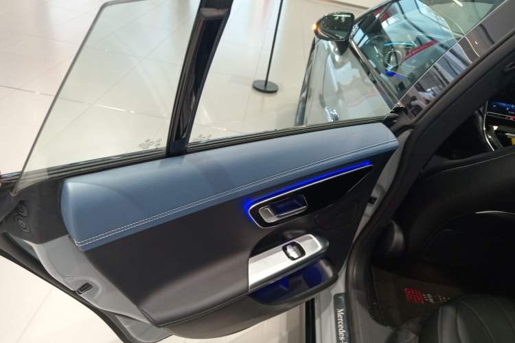 Used Mercedes-Benz EQE 2022 350 First Edition Special Version Interior 8