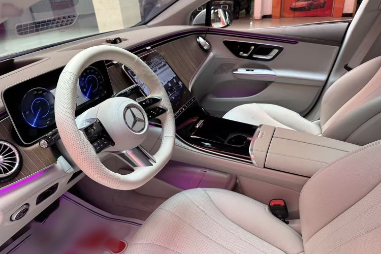 Used Mercedes-Benz EQE 2022 350 Luxury Edition Interior 8